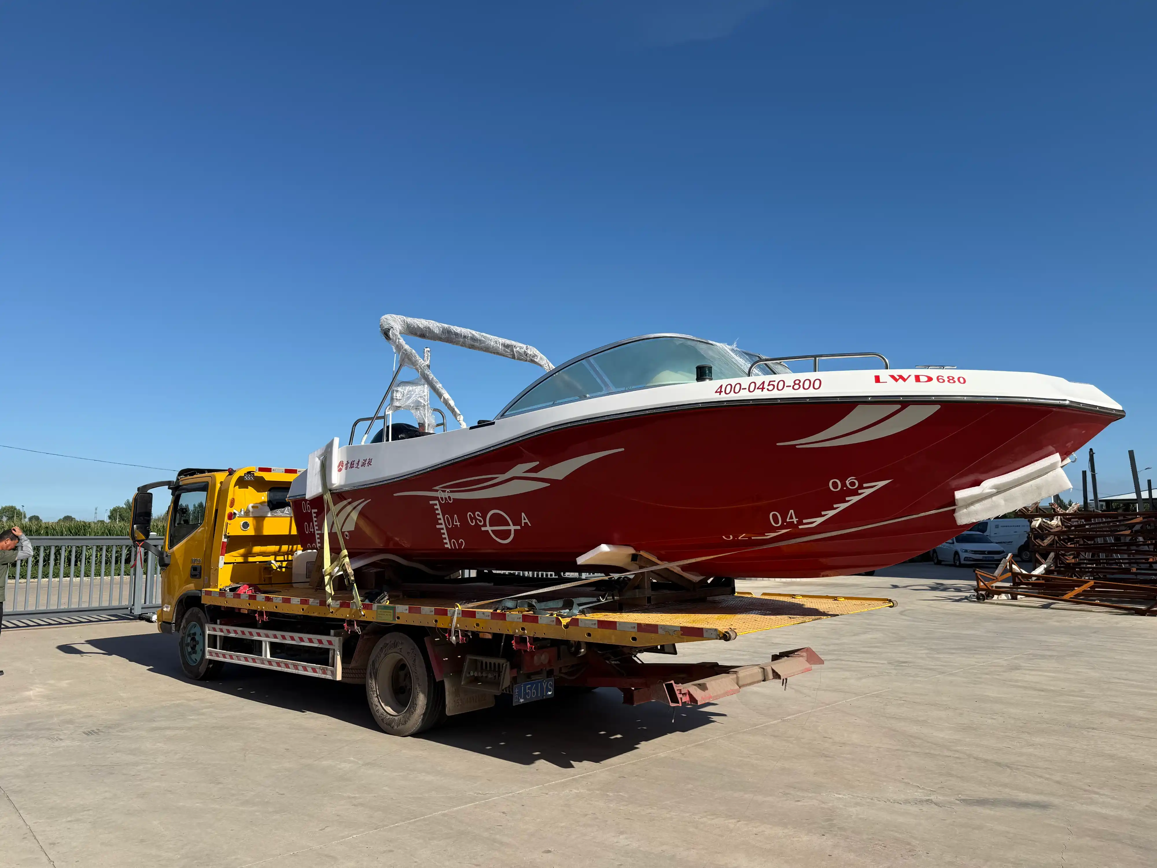 Ithunyelwe: LAWADA® 680 High-Performance-Speed ​​Boat